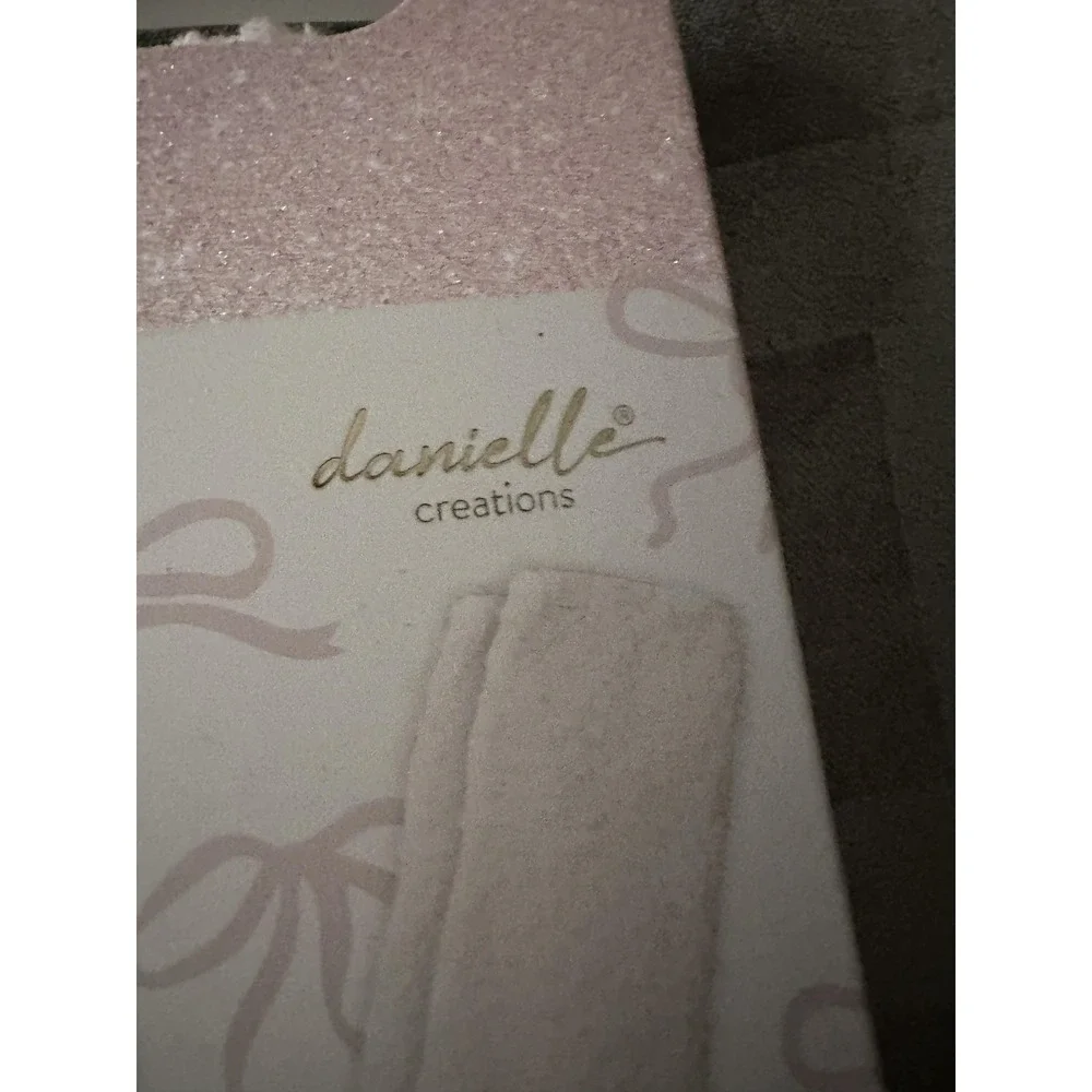 Danielle Creations Pink Infused Cozy Feet Set Fuzzy‎ Socks Foot Mask Peppermint